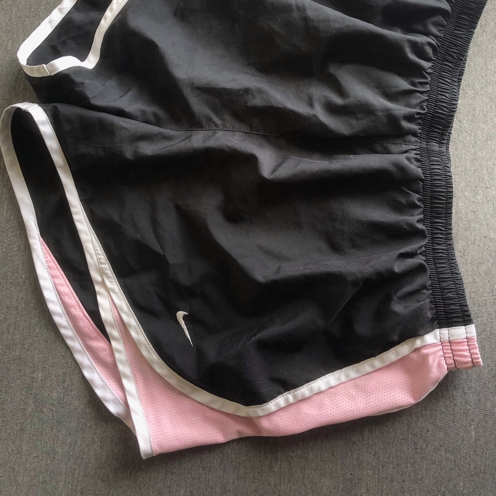 Nike Women's Running Shorts  (Size Medium)